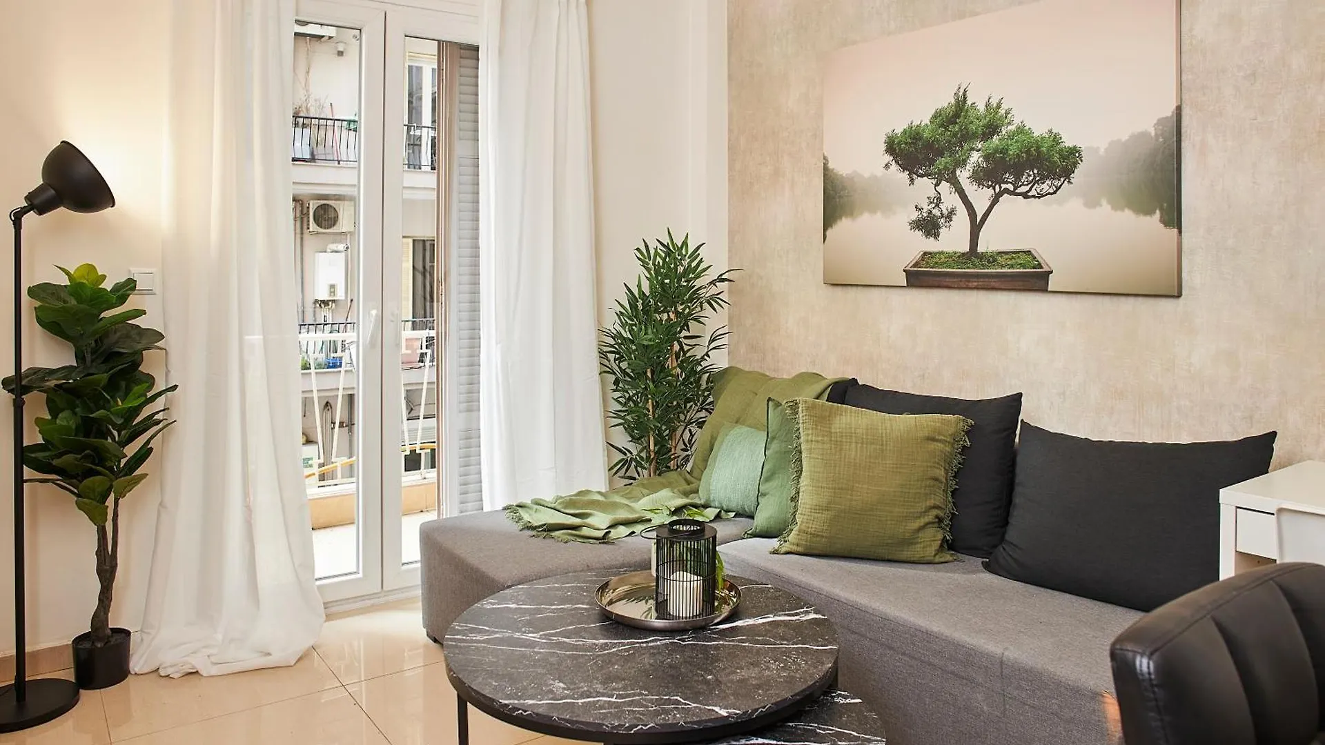 Kamara Bound In The Heart Of Thessaloniki Center, By Binobi! Apartment